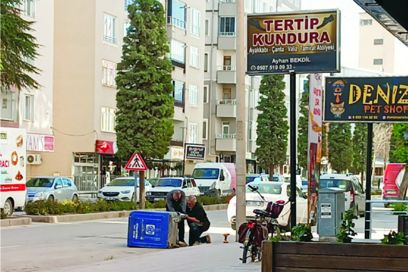 DÜNYA BU GÜZEL İNSANLAR SAYESİNDE AYAKTA DURUYOR