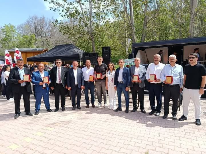 HALKAPINARDA KADIN ÇİFTÇİLER YARIŞTI