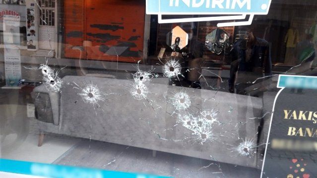Ereğli ilçesinde bir mobilya mağazasına silahlı saldırı düzenlendi